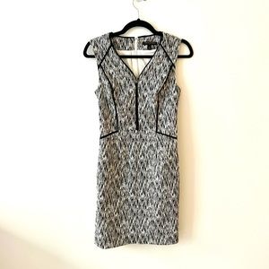 BANANA REPUBLIC - Sleeveless Zip Detail Sheath Dress - size 0